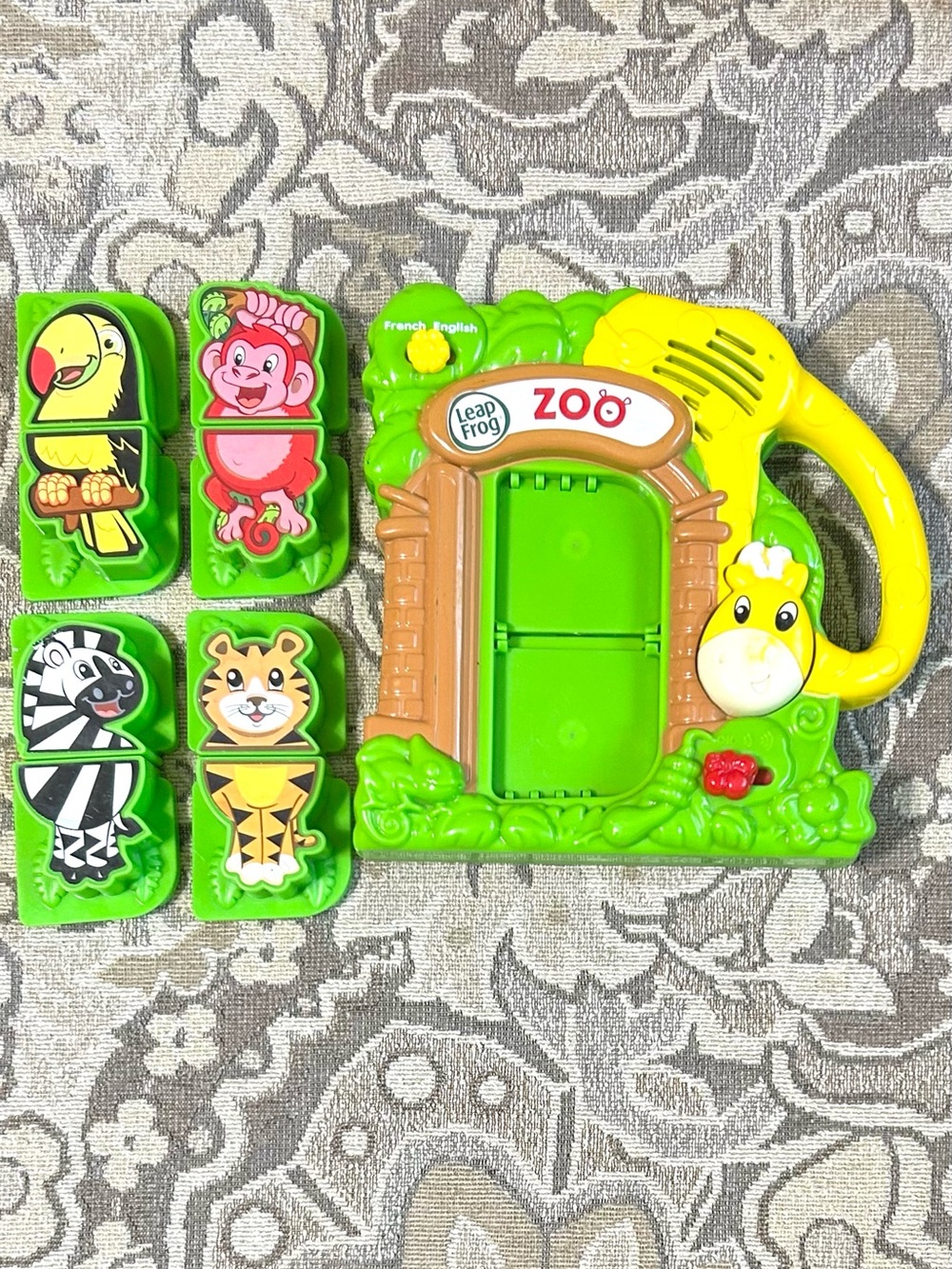 Leap Frog Animal Zoo Magnet Play Set Magnet-O-Zoo Bilingual Magnetic Fridge